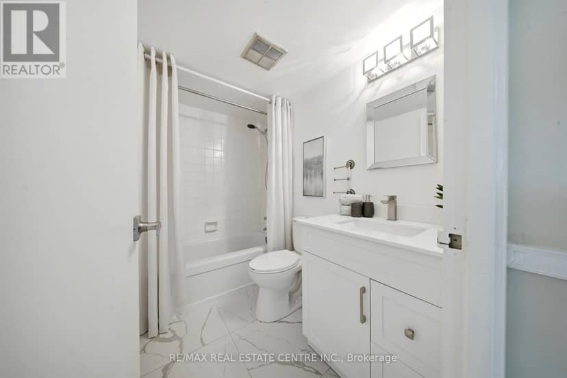 602 - 2055 Upper Middle Road — photo 14 of 40