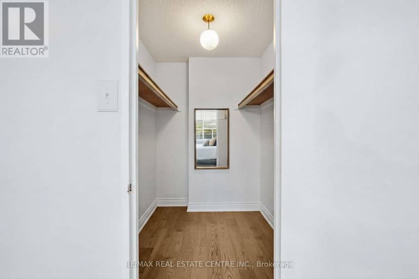 602 - 2055 Upper Middle Road — photo 18 of 40