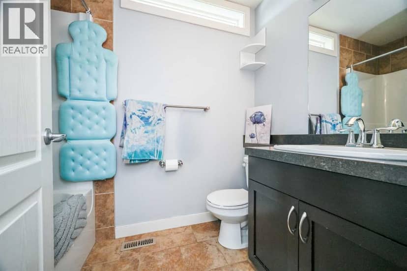7018 90 Street — photo 11 of 21