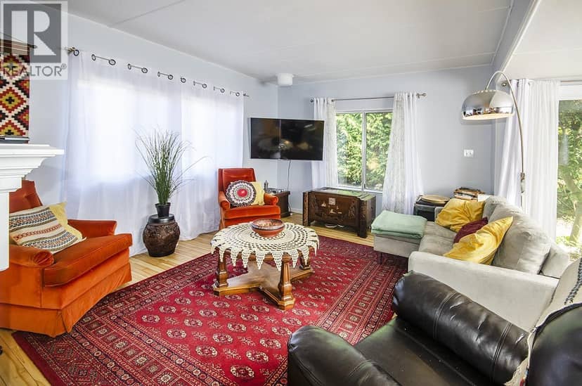 227 TOMAHAWK AVENUE, West Vancouver