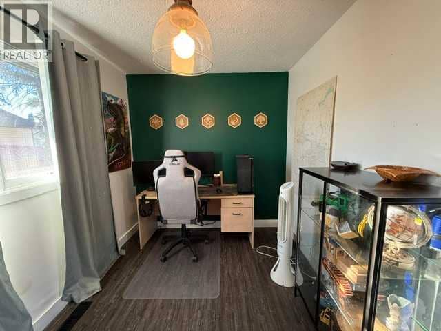 10415 107 Avenue — photo 11 of 40