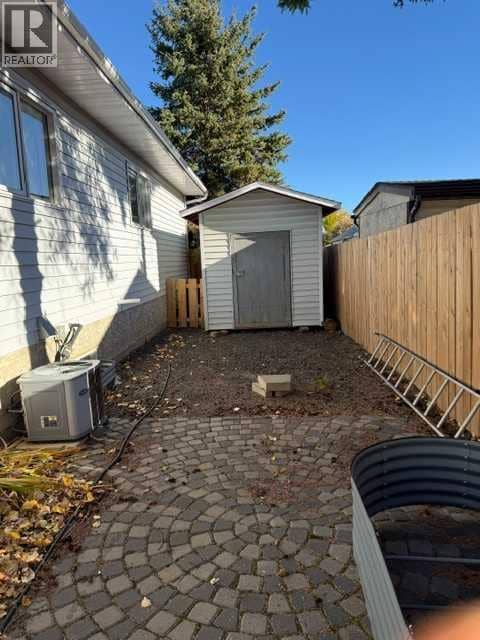 10415 107 Avenue — photo 37 of 40