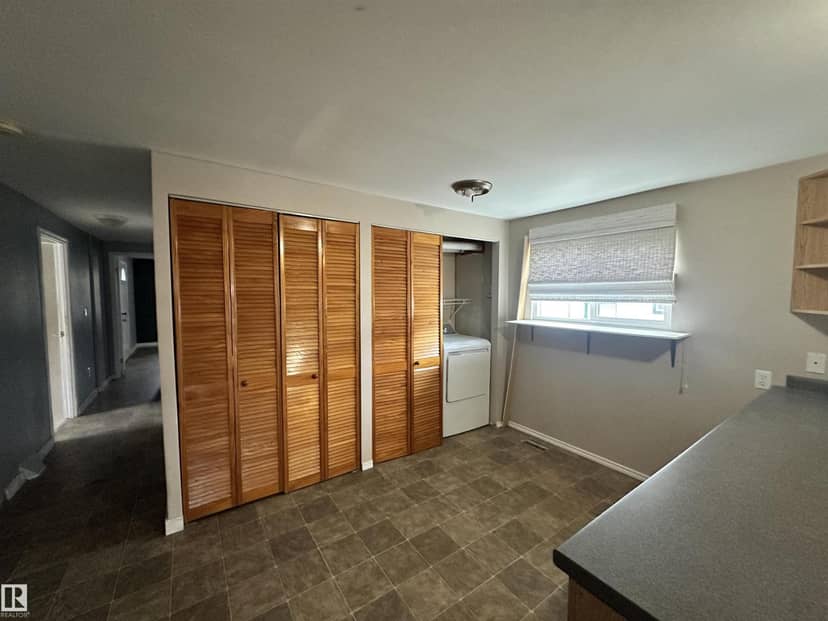 #9 5220 44Av — photo 15 of 31
