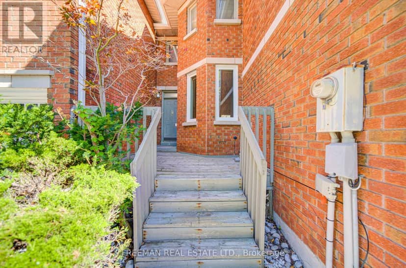 107 Brownstone Circle, Vaughan, photo 3