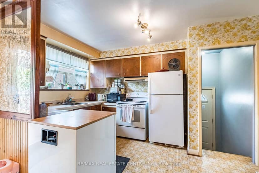 6939 Justine Drive — photo 15 of 40