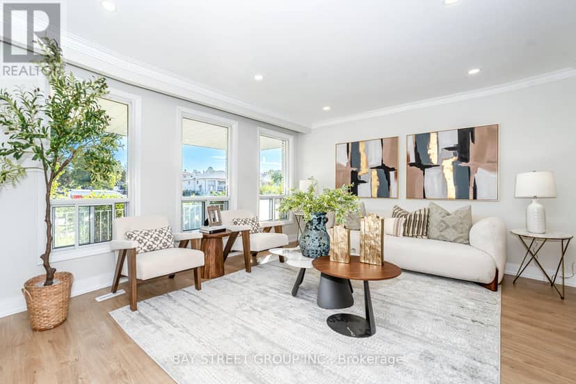 42 Faye Drive, Toronto, photo 3