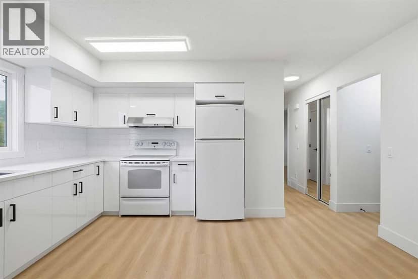 724 55 Street SE — photo 9 of 40