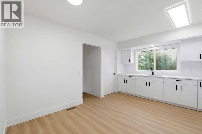 724 55 Street SE — photo 12 of 40
