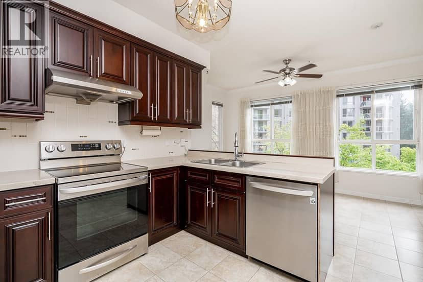 312 3098 GUILDFORD WAY, Coquitlam, photo 4