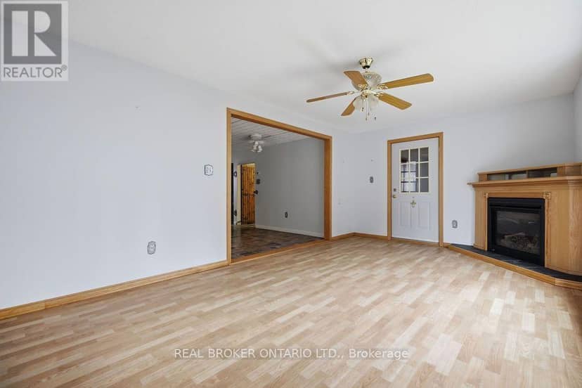 800 Pinegrove Crescent — photo 12 of 40