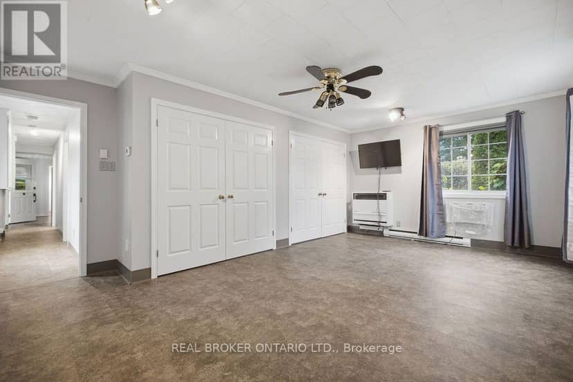 800 Pinegrove Crescent — photo 14 of 40