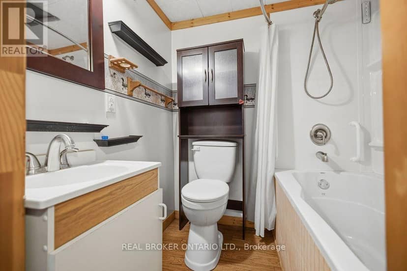 800 Pinegrove Crescent — photo 19 of 40