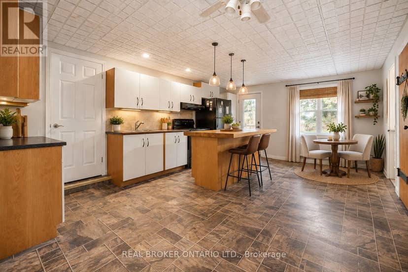 800 Pinegrove Crescent, Petawawa, photo 4