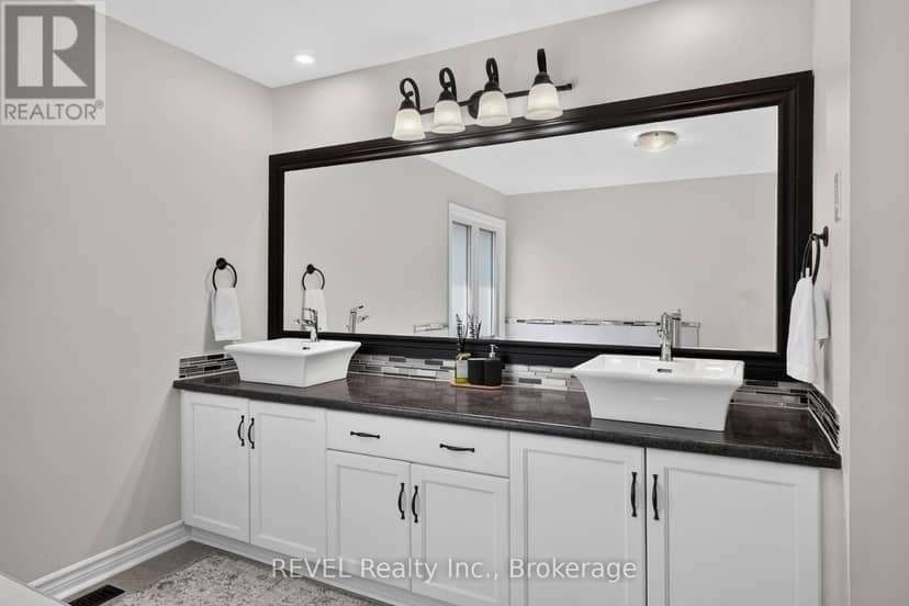 10 Meadowbrook Lane — photo 26 of 40