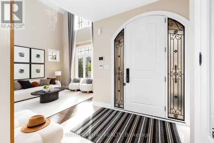24 Royal West Road, Markham, photo 3