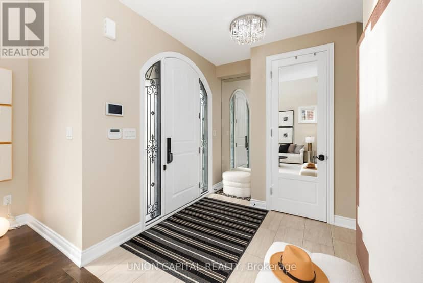 24 Royal West Road, Markham, photo 4
