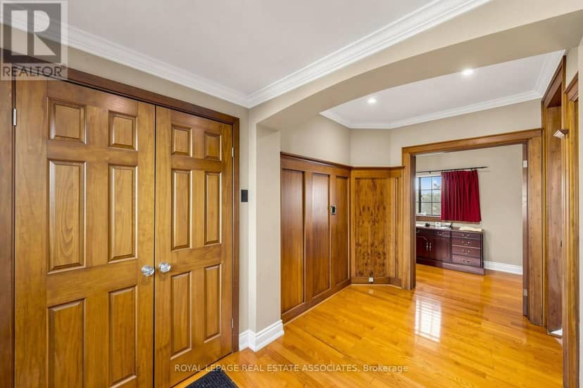 298 Lakeshore Road E — photo 29 of 40