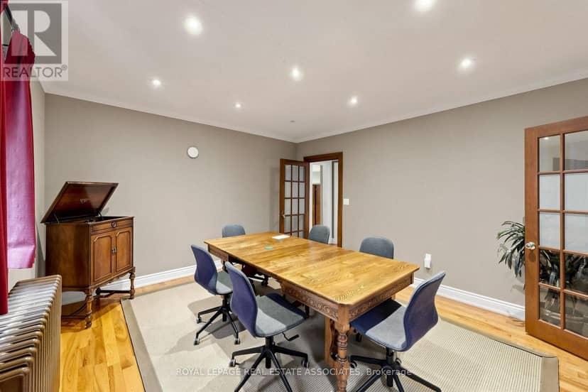 298 Lakeshore Road E — photo 13 of 40