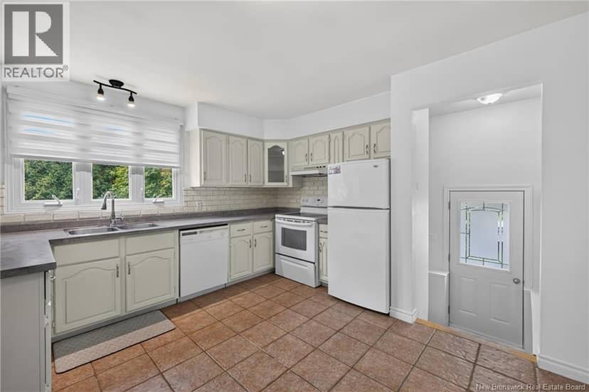 946 Francois Street, Beresford, photo 5