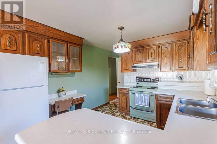 15 Valencia Crescent — photo 10 of 38
