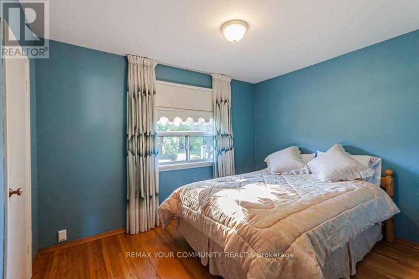 15 Valencia Crescent — photo 18 of 38