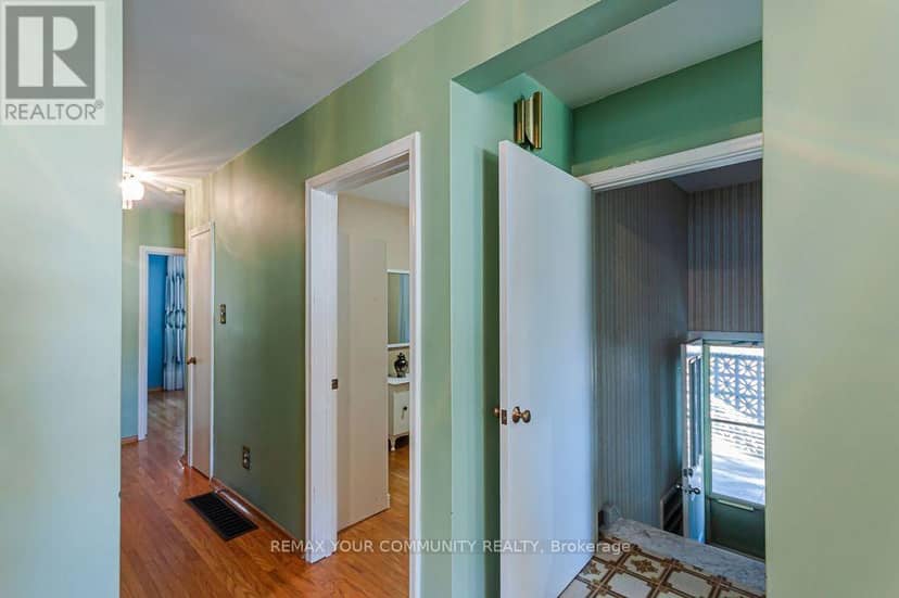 15 Valencia Crescent — photo 20 of 38