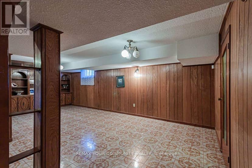 15 Valencia Crescent — photo 28 of 38