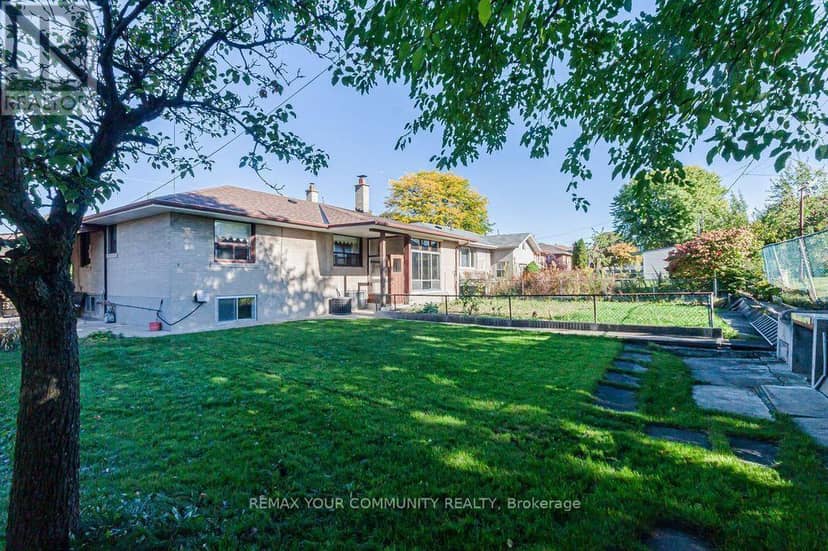 15 Valencia Crescent — photo 33 of 38