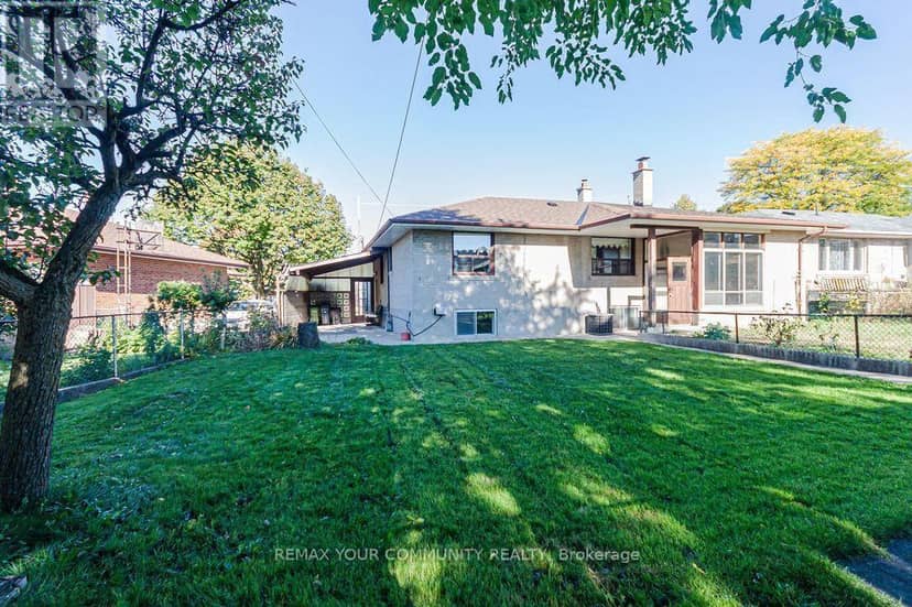 15 Valencia Crescent — photo 35 of 38