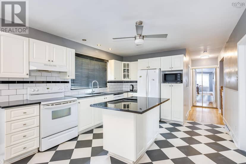 36 Erin Drive — photo 11 of 40