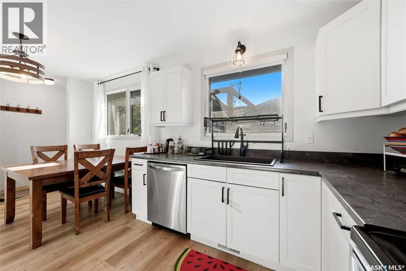 31 Berenson AVENUE — photo 10 of 40