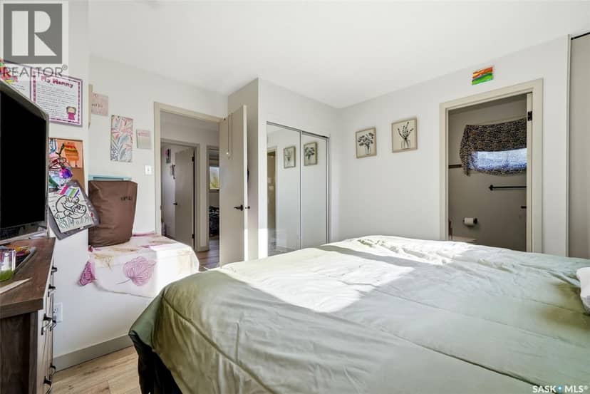 31 Berenson AVENUE — photo 16 of 40
