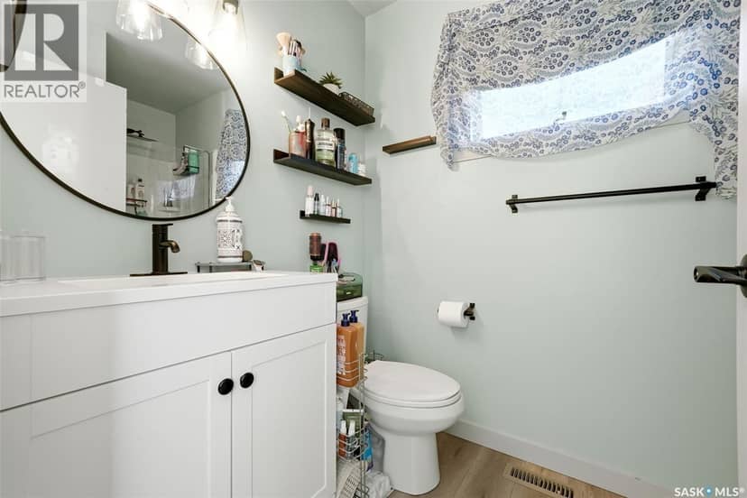31 Berenson AVENUE — photo 17 of 40