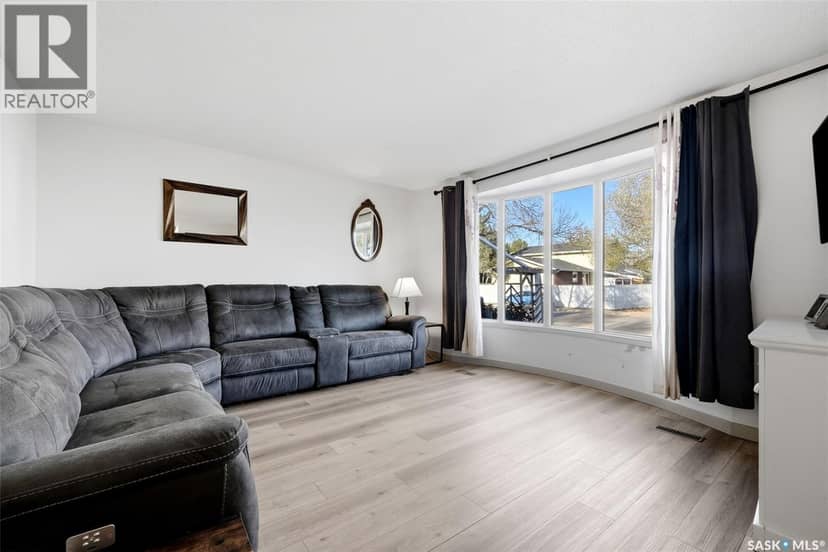 31 Berenson AVENUE — photo 3 of 40