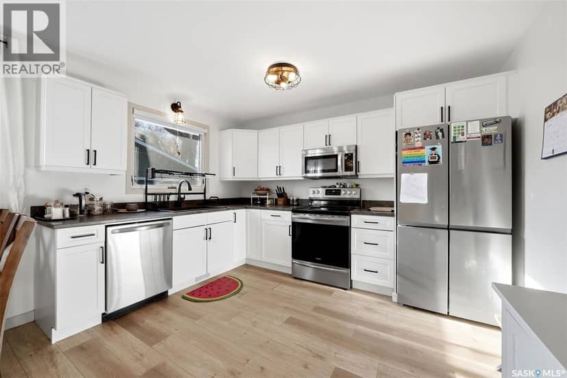 31 Berenson AVENUE — photo 7 of 40