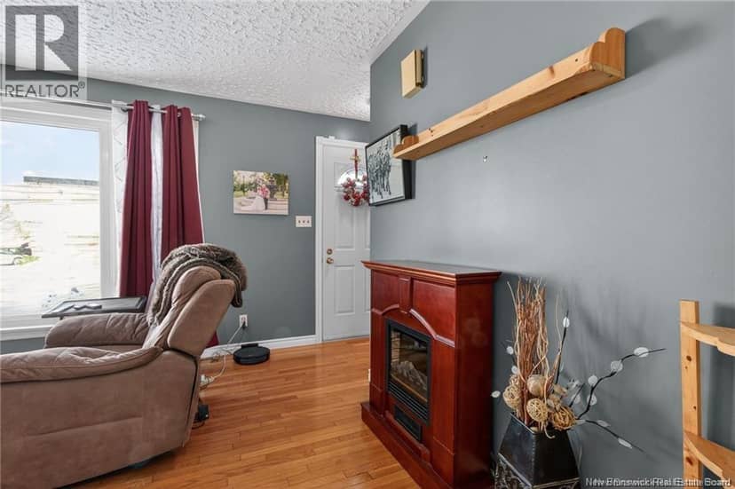 124 Redmond Street — photo 2 of 39