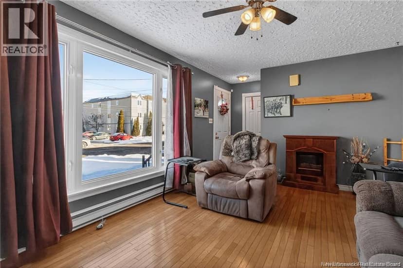 124 Redmond Street — photo 3 of 39