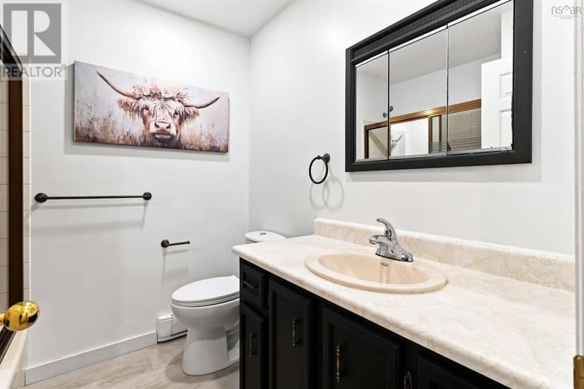 57 Riverview Crescent — photo 16 of 40