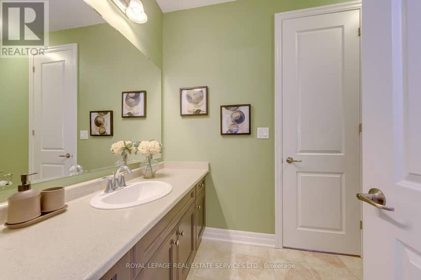 144 North Park Boulevard — photo 37 of 40