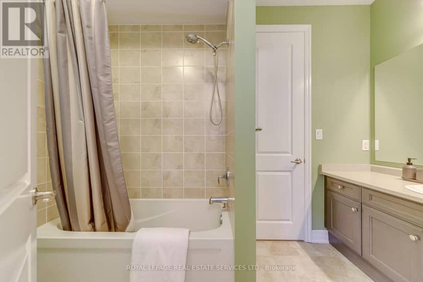 144 North Park Boulevard — photo 38 of 40