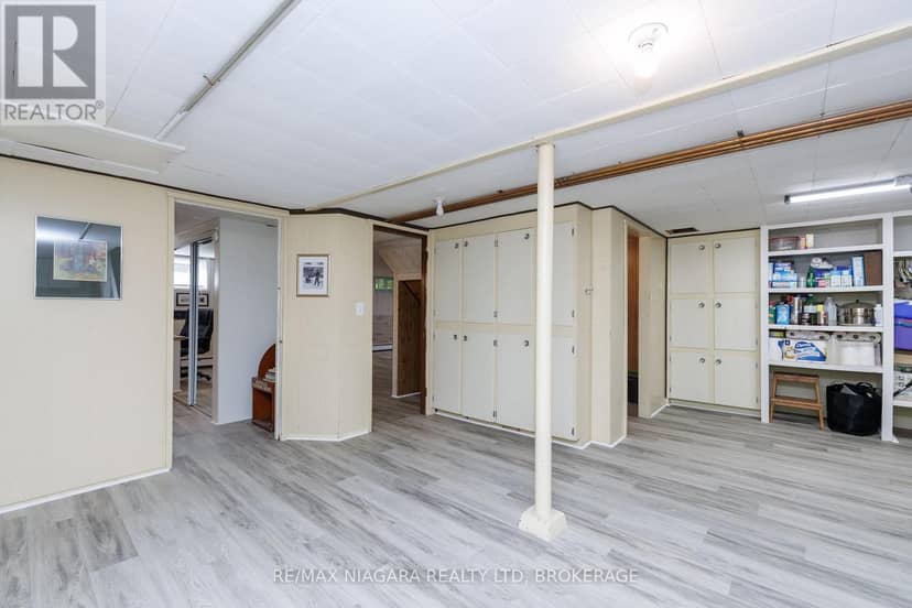 6329 Goodsir Crescent — photo 35 of 40