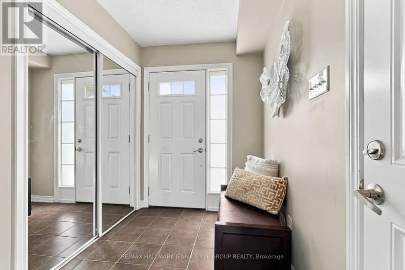 2455 Nutgrove Avenue, Ottawa, photo 3