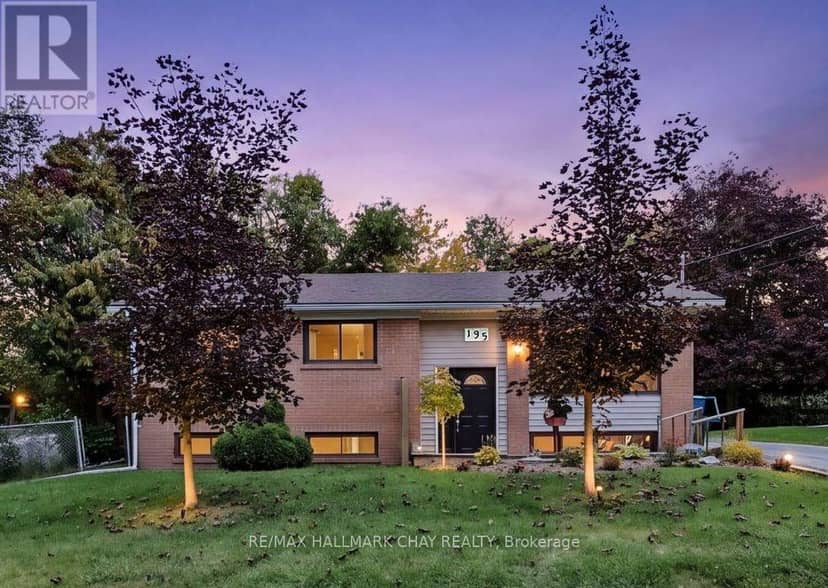 135 Peter Street — photo 1 of 40
