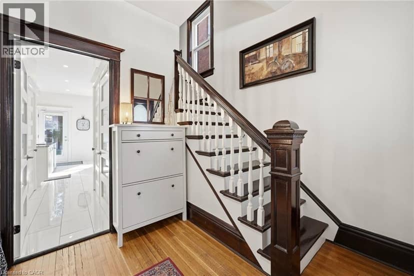 35 FAIRLEIGH Avenue S — photo 14 of 40