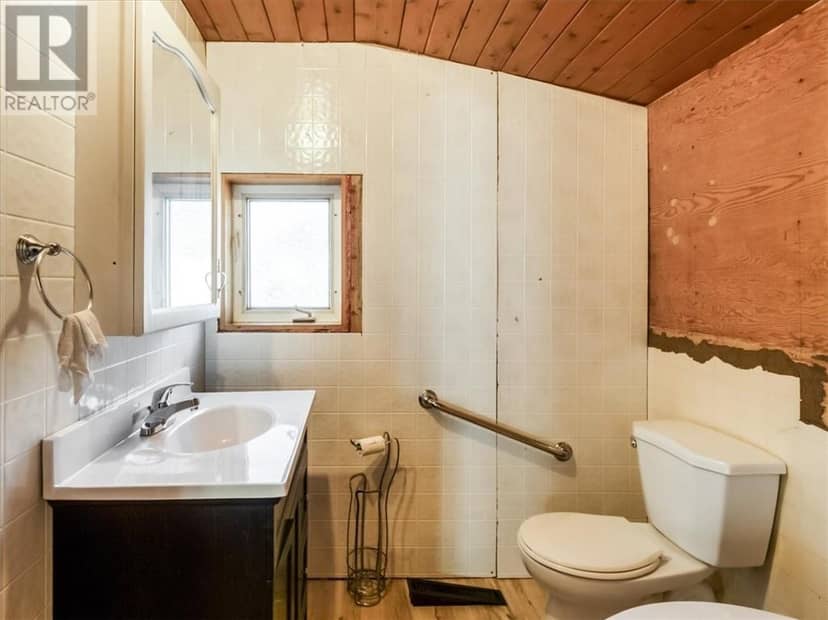 34 Lorne St. — photo 13 of 40