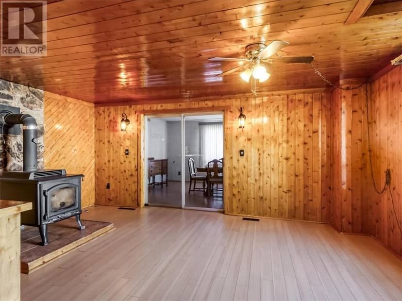 34 Lorne St. — photo 9 of 40