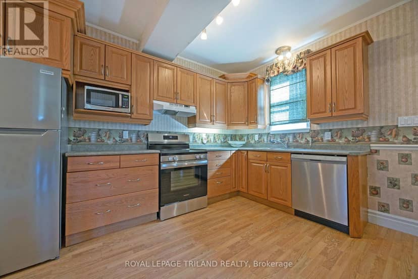 22 Hemlock Street — photo 12 of 38