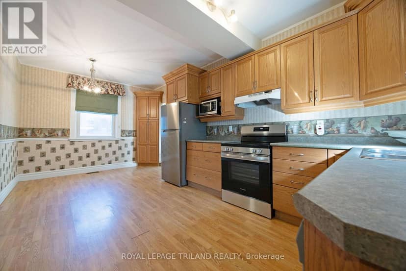 22 Hemlock Street — photo 13 of 38