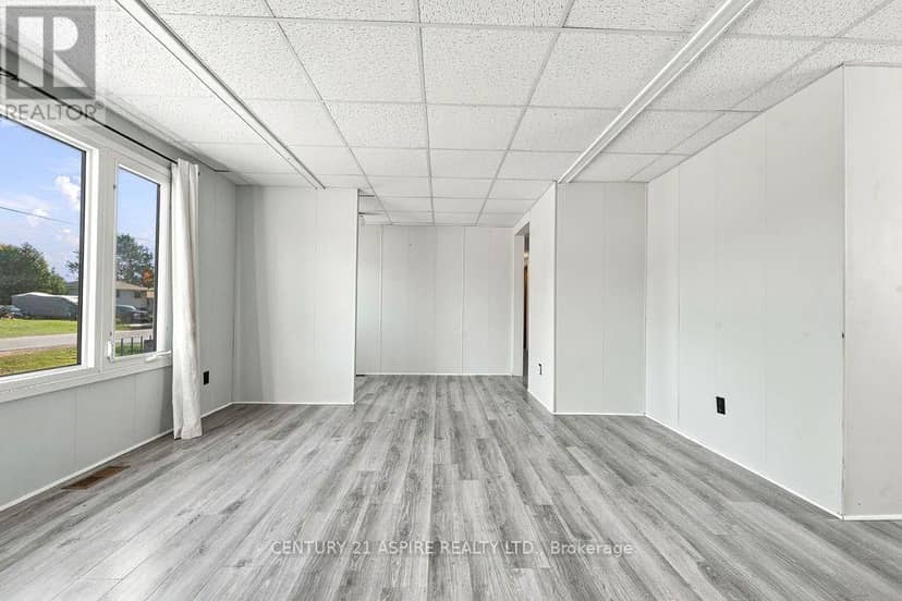 7 William Street, Petawawa, photo 5