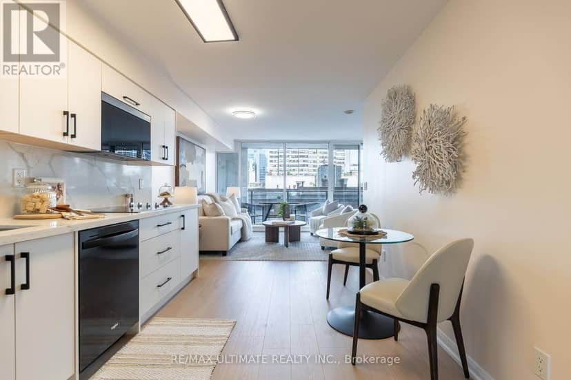 627 - 111 Elizabeth Street, Toronto, photo 2